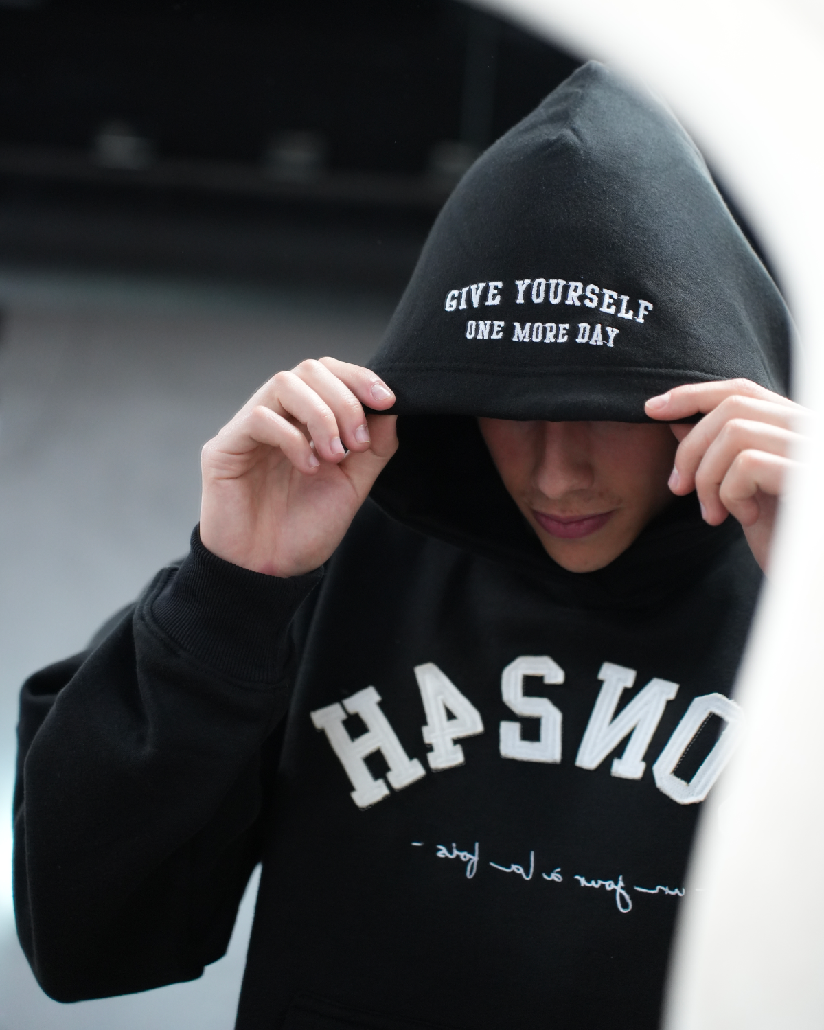 Hoodie Noir - Nouvelle Ere