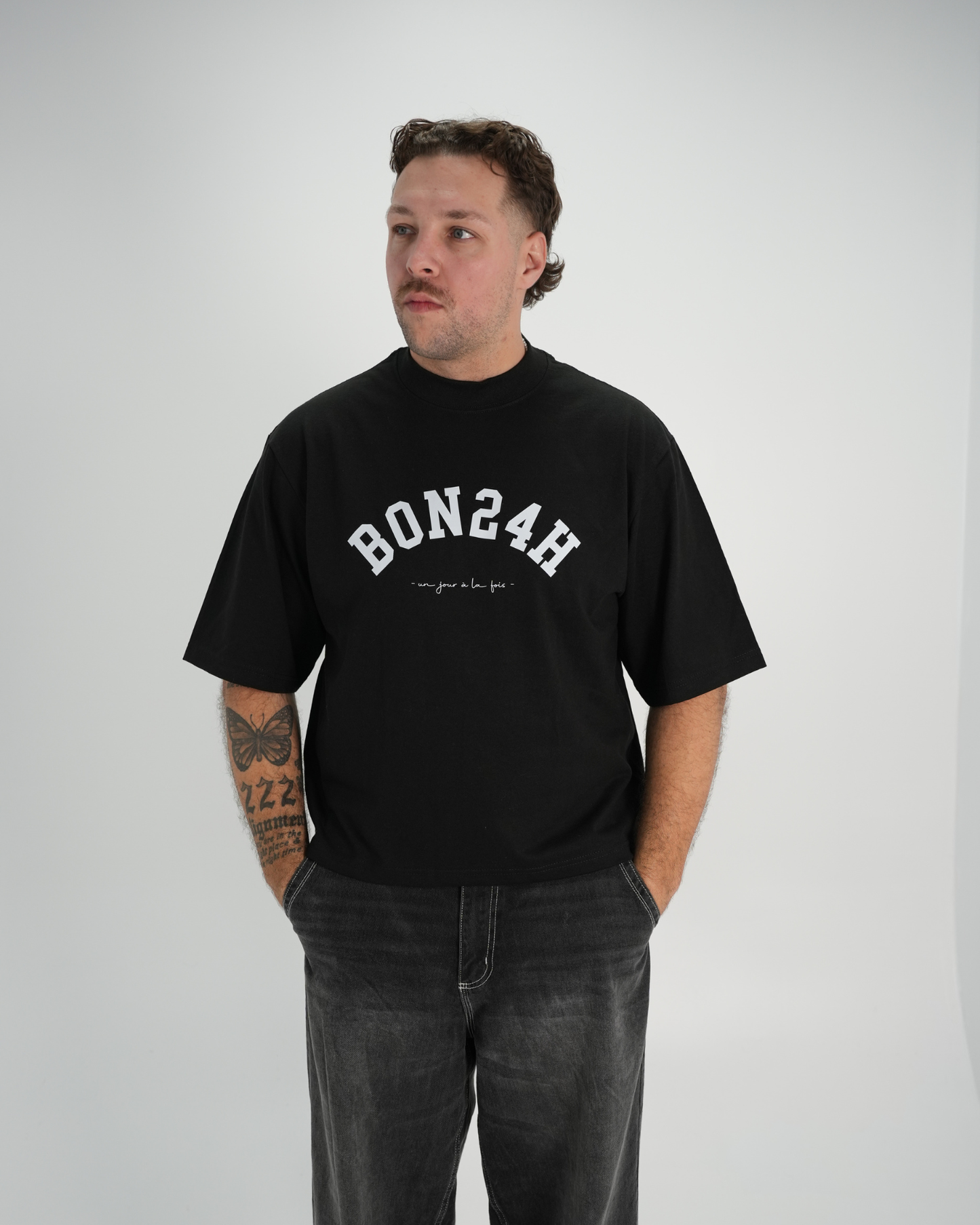 Boxy Tee Noir - Nouvelle Ere